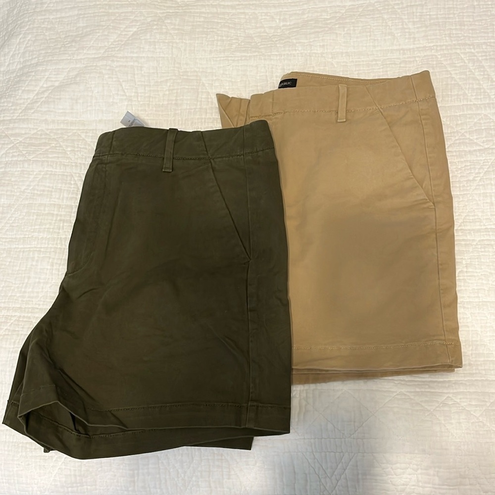 Banana Republic Authentic Chino Flat Front Short High Rise